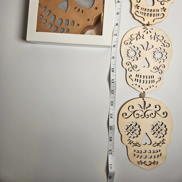 Light up wood Skull, Paper Mache skull and 3 hanging wooden Sugar Skulls DIY - Picture 6 of 6